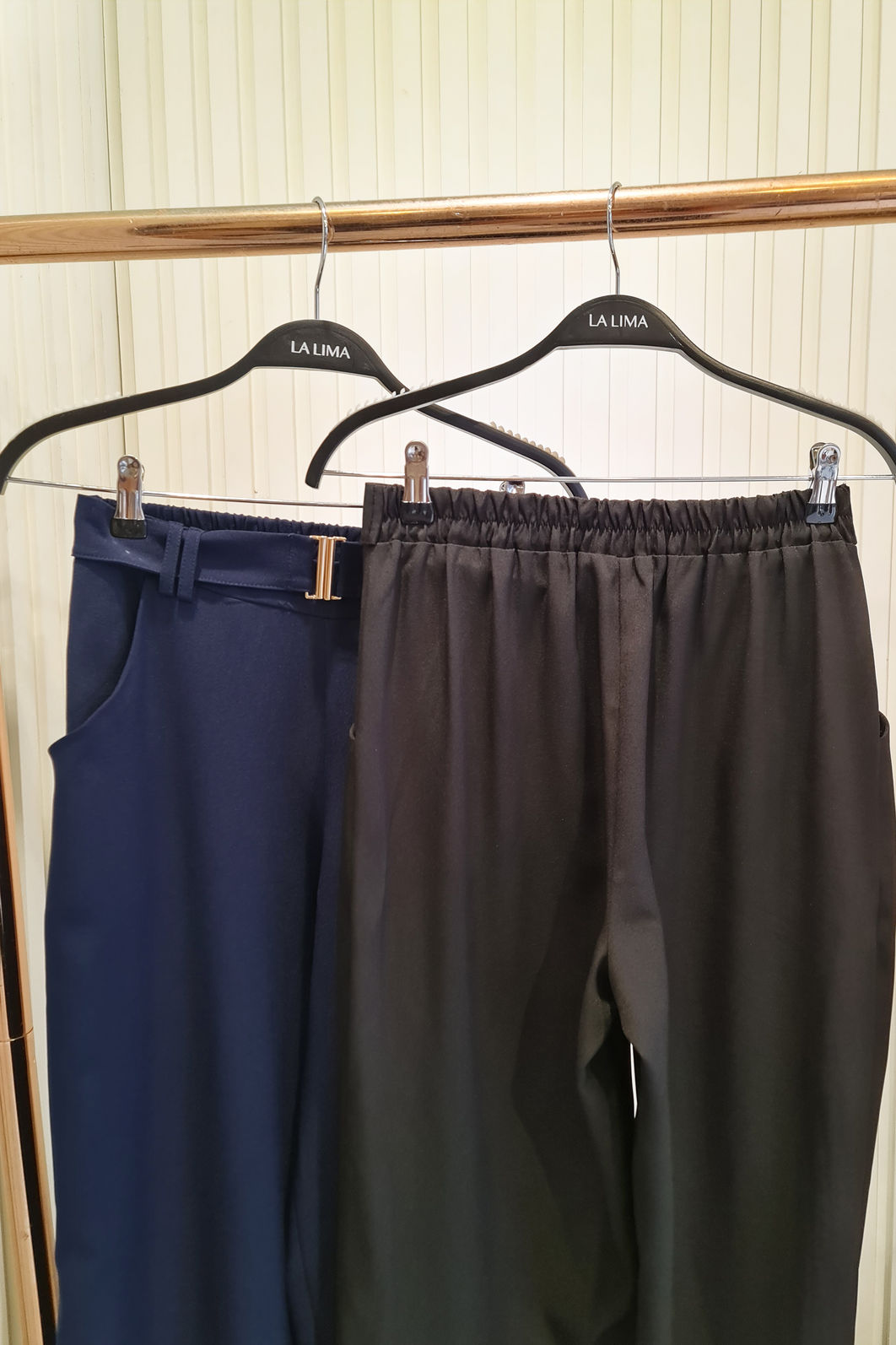 Calça Alfaiataria Cinto e Fivela Dourada 2 Cores