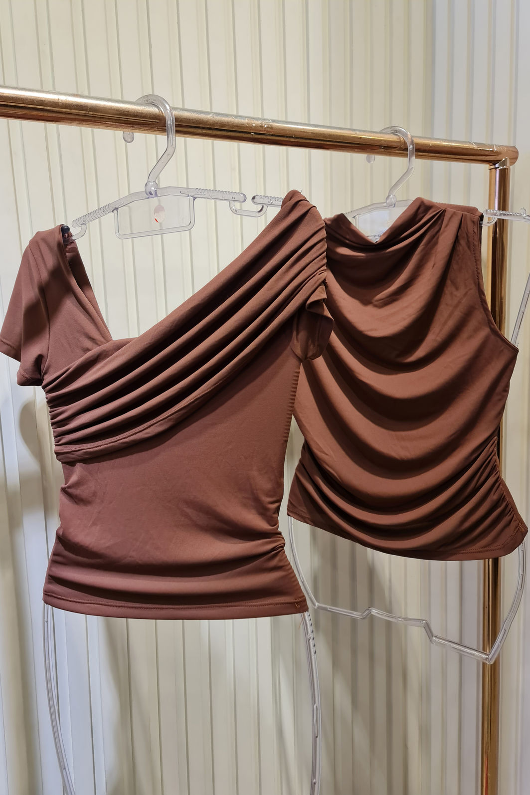 Blusa Drapeada Assimétrica Manga 4 Cores Blusa Drapeada Assimétrica Manga 4 Cores