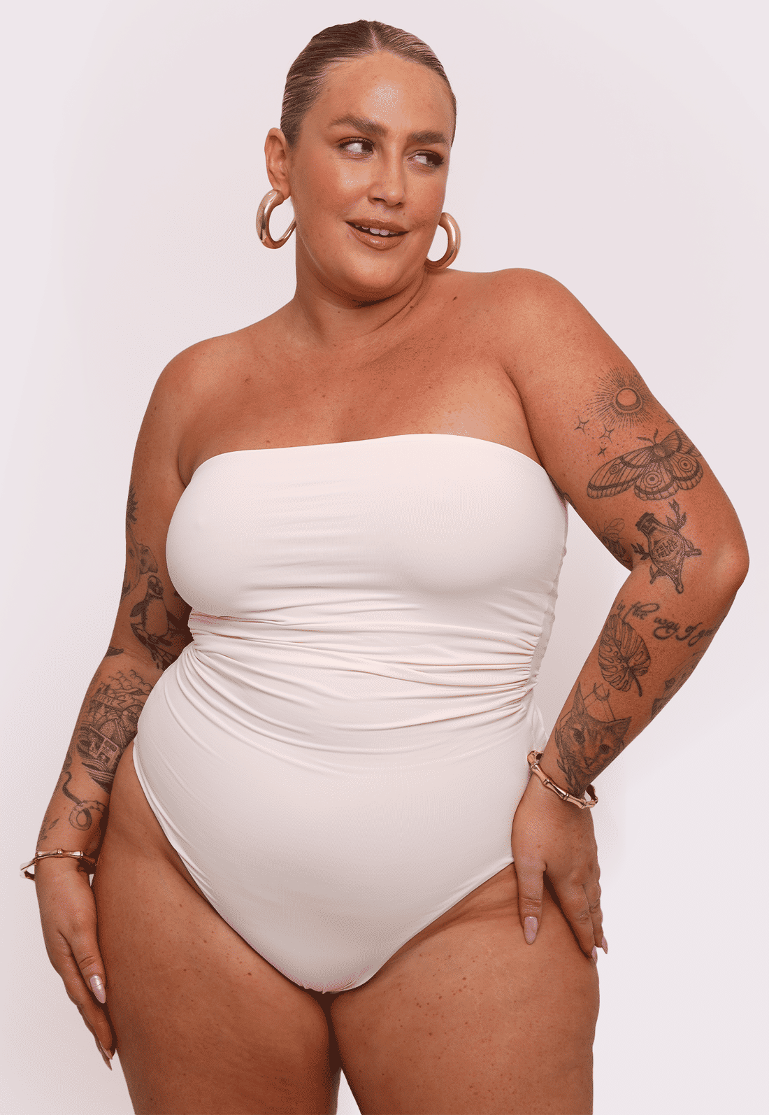 maiô decote reto off white barcelona mundo lolita maiô decote reto off white barcelona mundo lolita