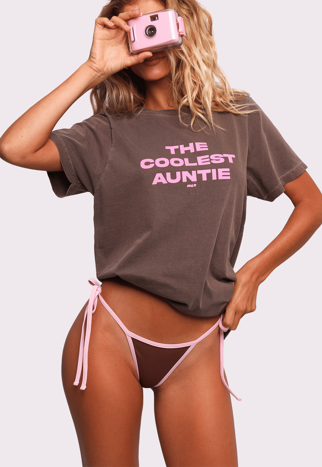 t-shirt marrom the coolest auntie mundo lolita