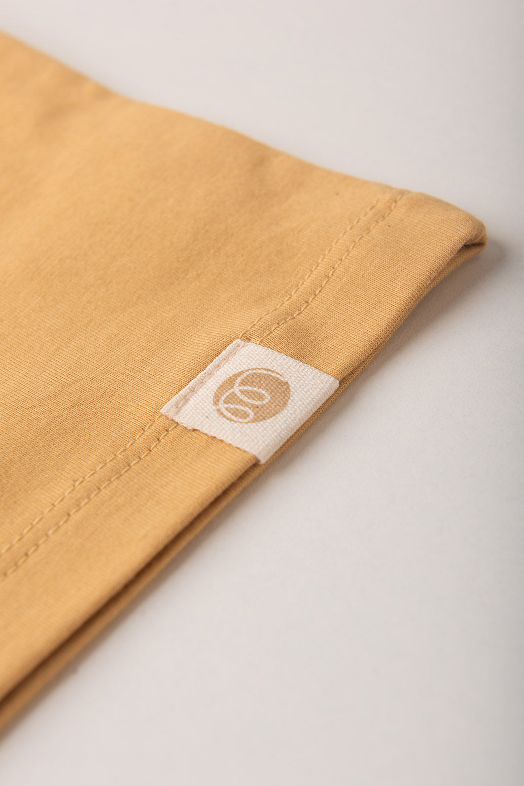 Conjunto Menina Blusa Box Manga Curta Amarelo Âmbar e Shorts Off Natural