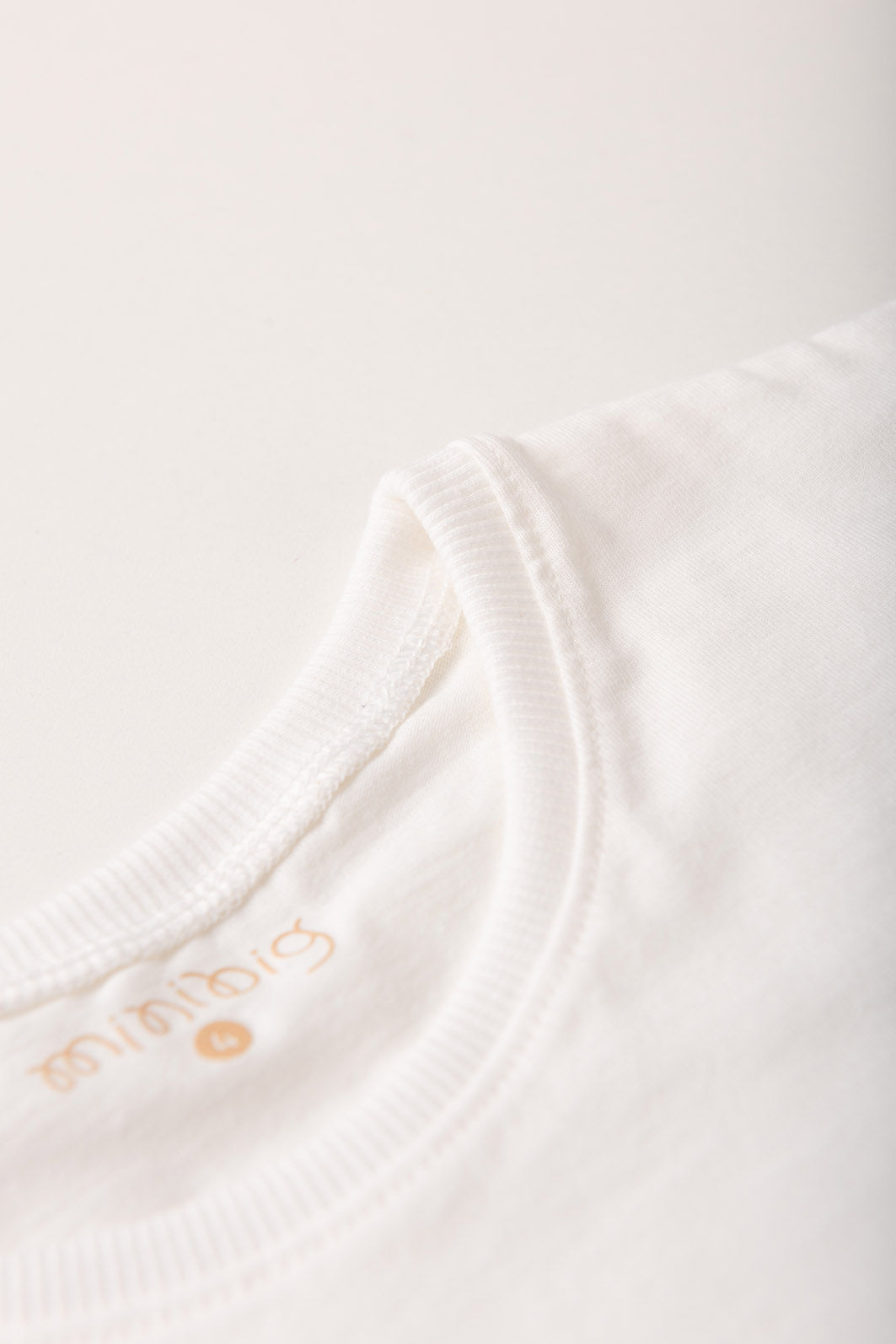 Conjunto Menina Blusa Box Manga Curta Off Natural e Saia com Shorts Azul Anil