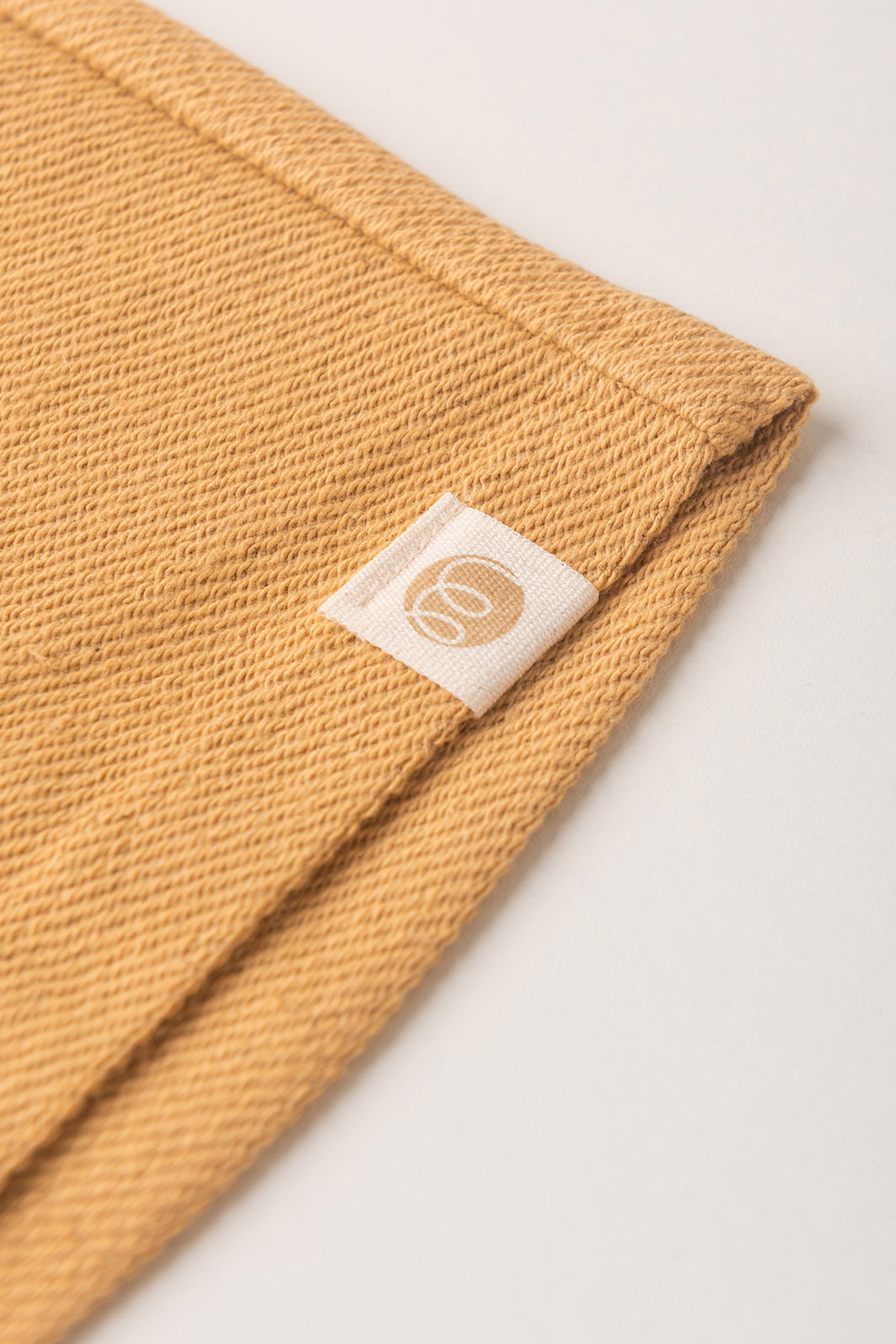 Conjunto Menino Camiseta Listrada Off - Bege e Bermuda Amarelo Âmbar Conjunto Menino Camiseta Listrada Off - Bege e Bermuda Amarelo Âmbar