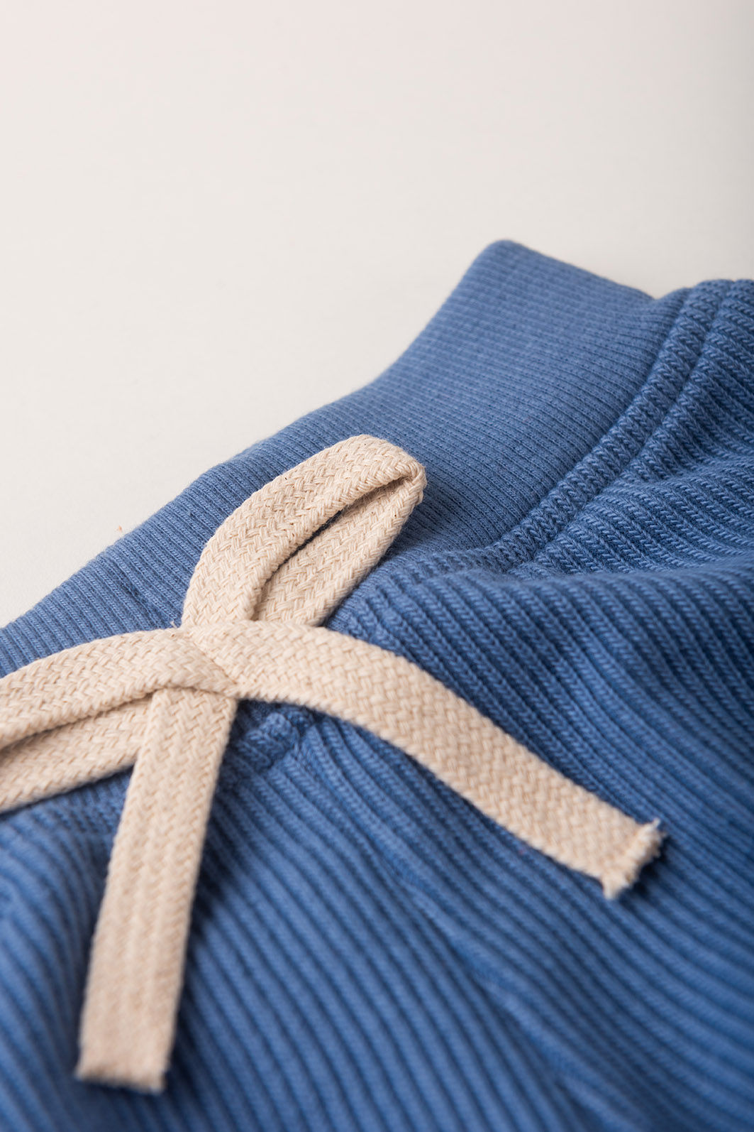 Shorts Menina Moletom Texturizado Algodão Sustentável - Azul Anil