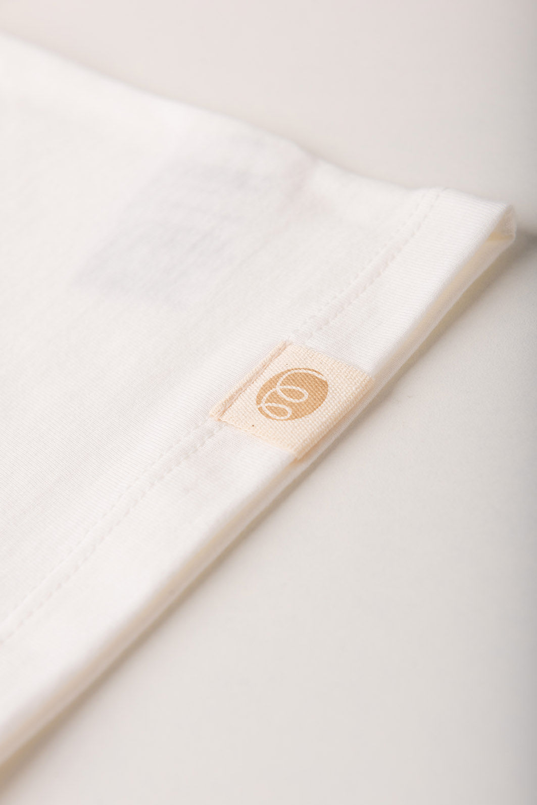 Conjunto Menina Blusa Box Manga Curta Off Natural e Saia com Shorts Vermelho Cedro Conjunto Menina Blusa Box Manga Curta Off Natural e Saia com Shorts Vermelho Cedro