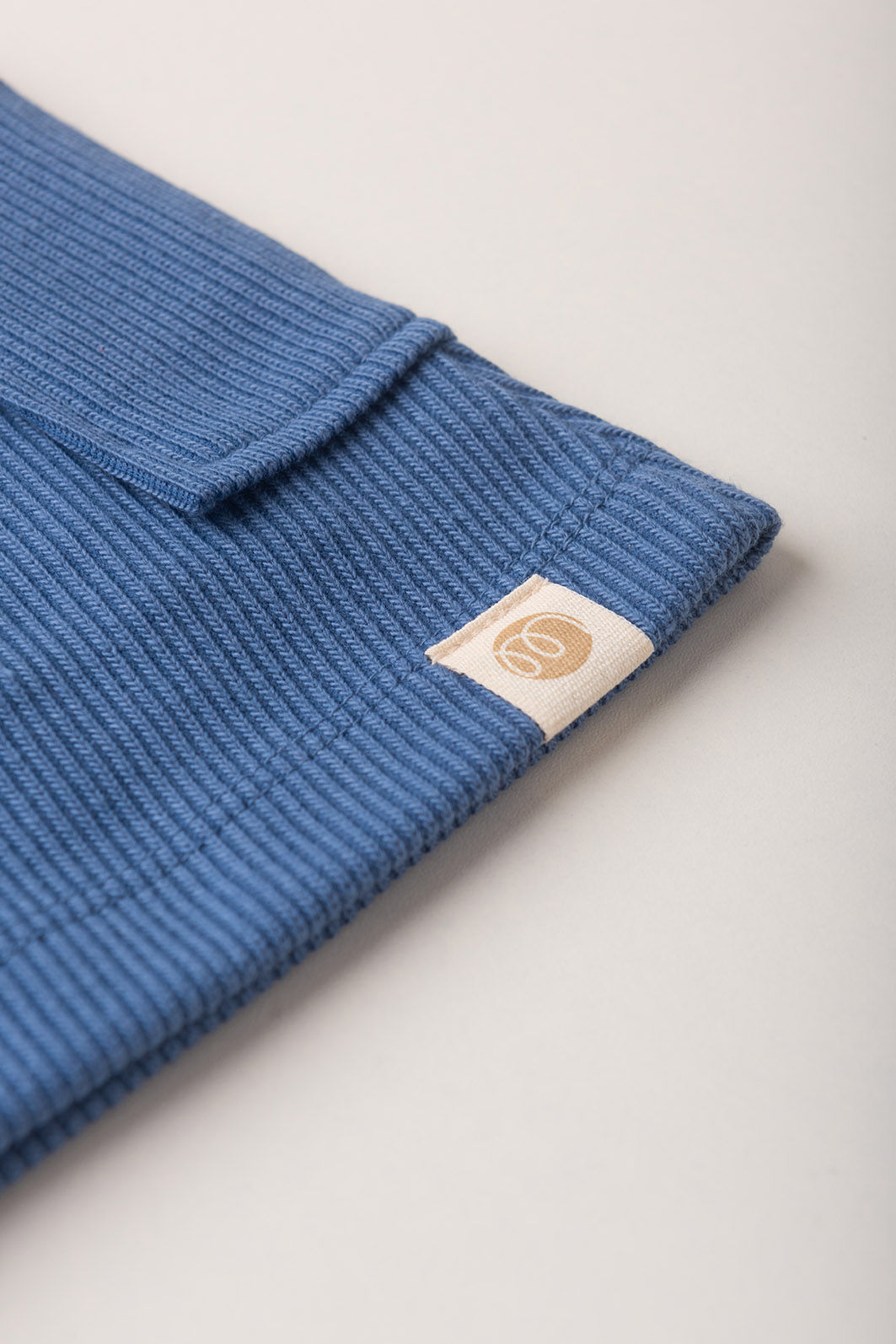 Conjunto Menina Blusa Box Manga Curta Off Natural e Saia com Shorts Azul Anil