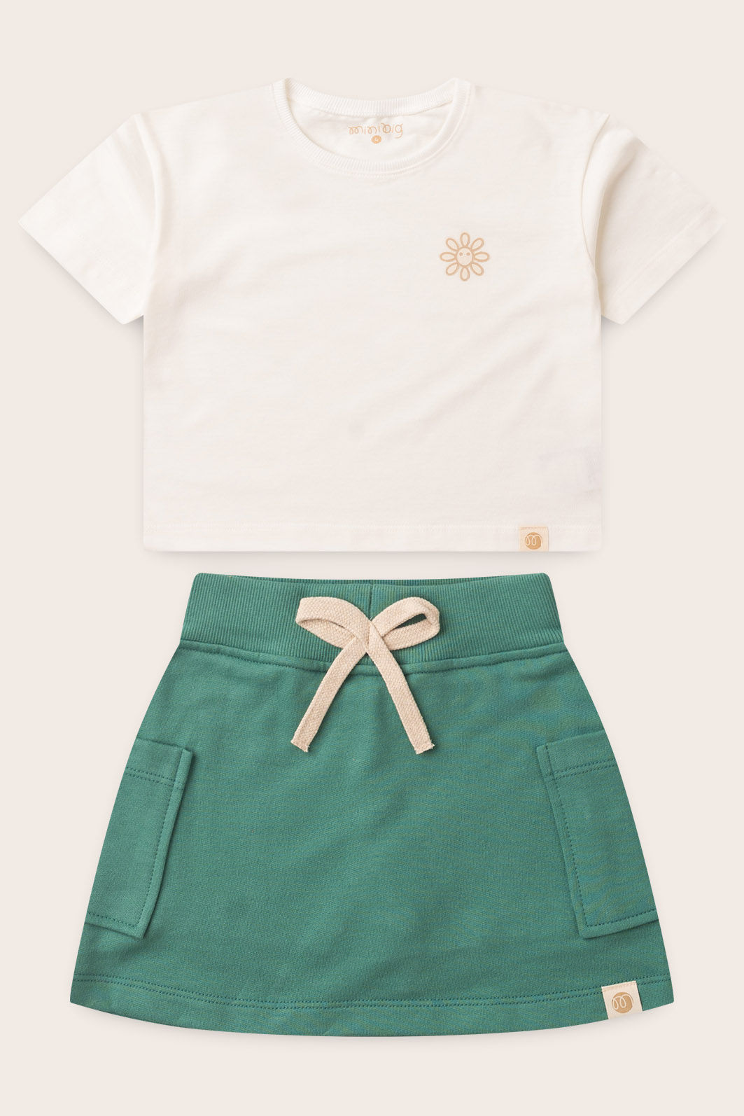 Conjunto Menina Blusa Box Manga Curta Off Natural e Saia com Shorts Verde Folha Conjunto Menina Blusa Box Manga Curta Off Natural e Saia com Shorts Verde Folha