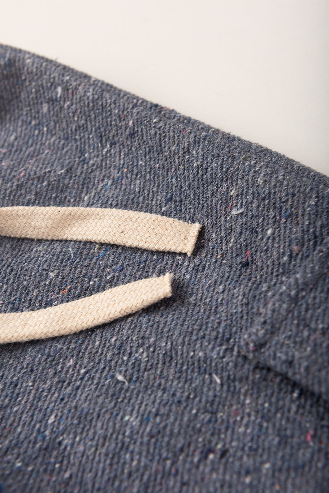 Conjunto Infantil Menino de Camiseta Longa e Calça Jogger - Listrado Off-Bege / Azul Jeans