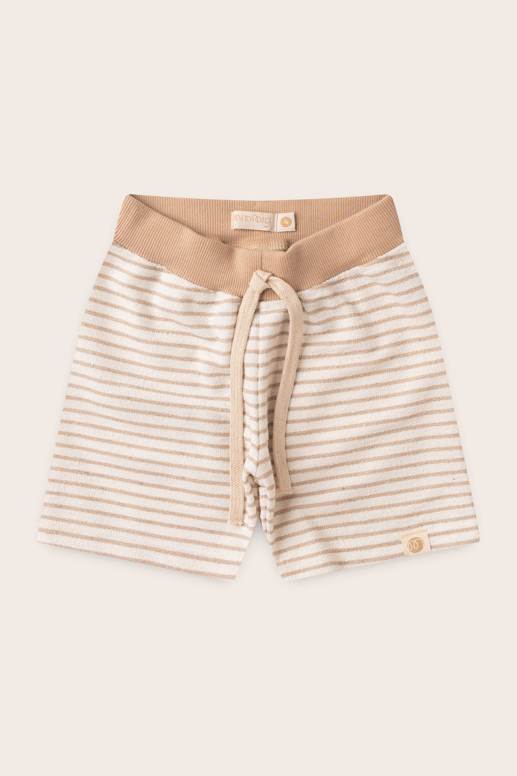 Conjunto Menino Camiseta Vermelho Cedro e Bermuda Listrado Off - Bege Conjunto Menino Camiseta Vermelho Cedro e Bermuda Listrado Off - Bege