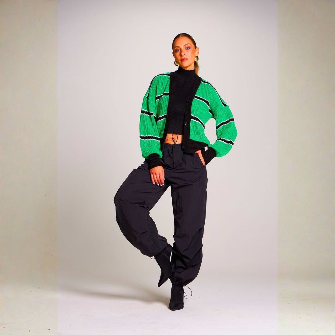 Cardigan Feminino de Tricô Listrado Oversized Cardigan Feminino de Tricô Listrado Oversized
