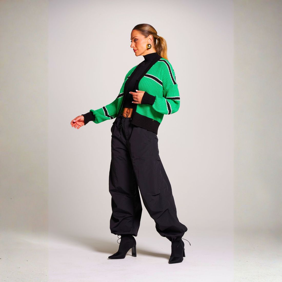 Cardigan Feminino de Tricô Listrado Oversized Cardigan Feminino de Tricô Listrado Oversized