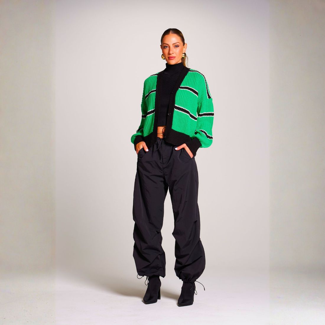 Cardigan Feminino de Tricô Listrado Oversized Cardigan Feminino de Tricô Listrado Oversized
