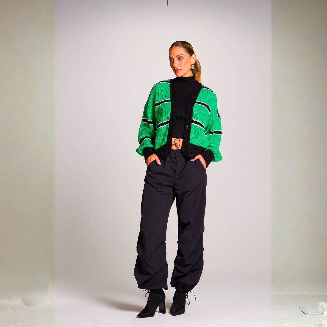 Cardigan Feminino de Tricô Listrado Oversized Cardigan Feminino de Tricô Listrado Oversized