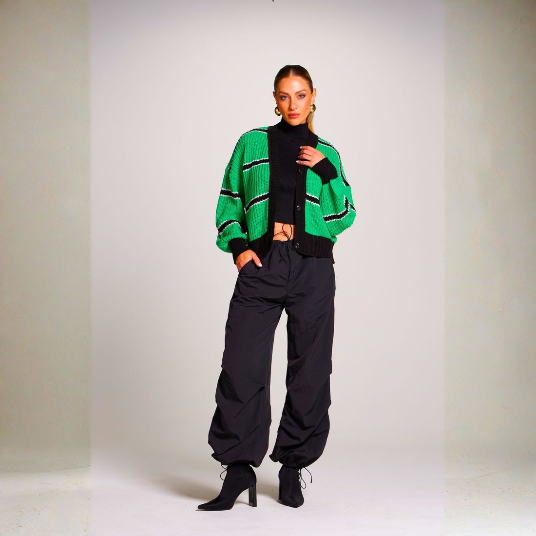 Cardigan Feminino de Tricô Listrado Oversized Cardigan Feminino de Tricô Listrado Oversized