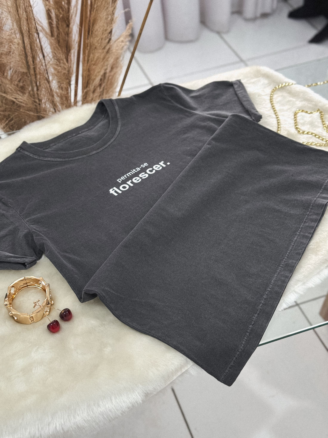 Tshirt Premium - Permita-se Florescer - Cinza estonado Tshirt Premium - Permita-se Florescer - Cinza estonado