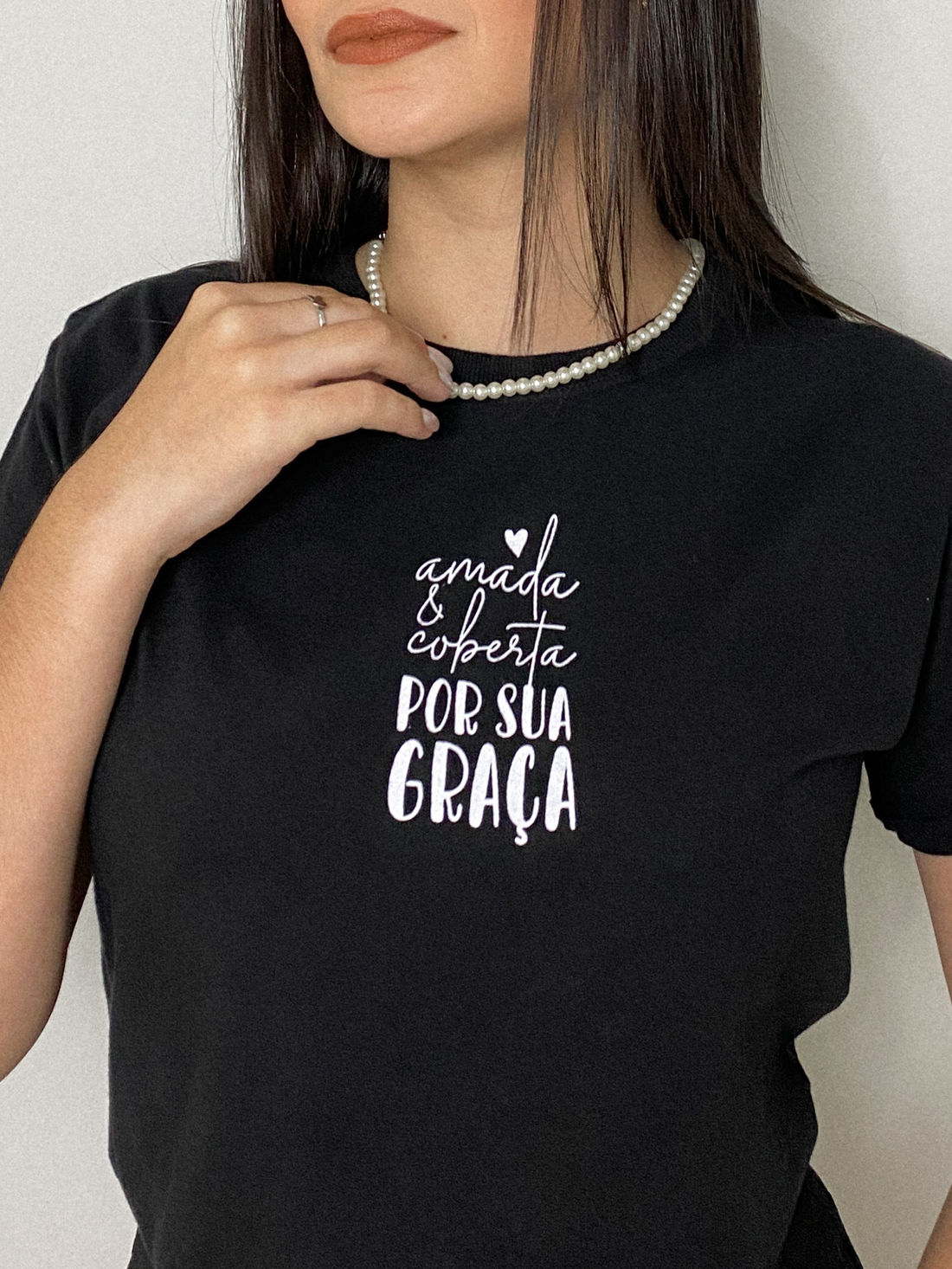 Tshirt Premium - Amada e Coberta Por Sua Graça - Preto Tshirt Premium - Amada e Coberta Por Sua Graça - Preto