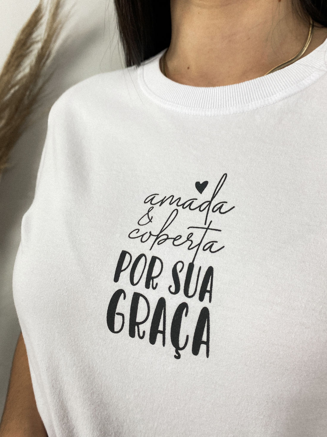 Tshirt Premium - Amada e Coberta Por Sua Graça - Branca Tshirt Premium - Amada e Coberta Por Sua Graça - Branca