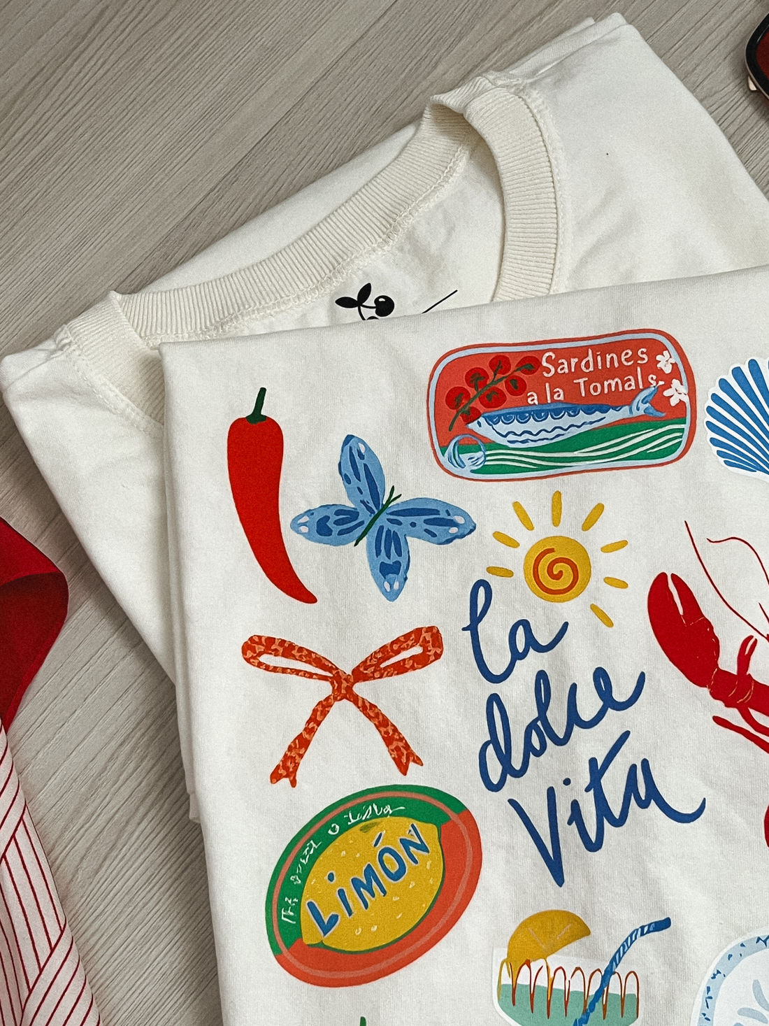 Tshirt Premium - Lagosta Dolce Vita DTF - Off White Tshirt Premium - Lagosta Dolce Vita DTF - Off White