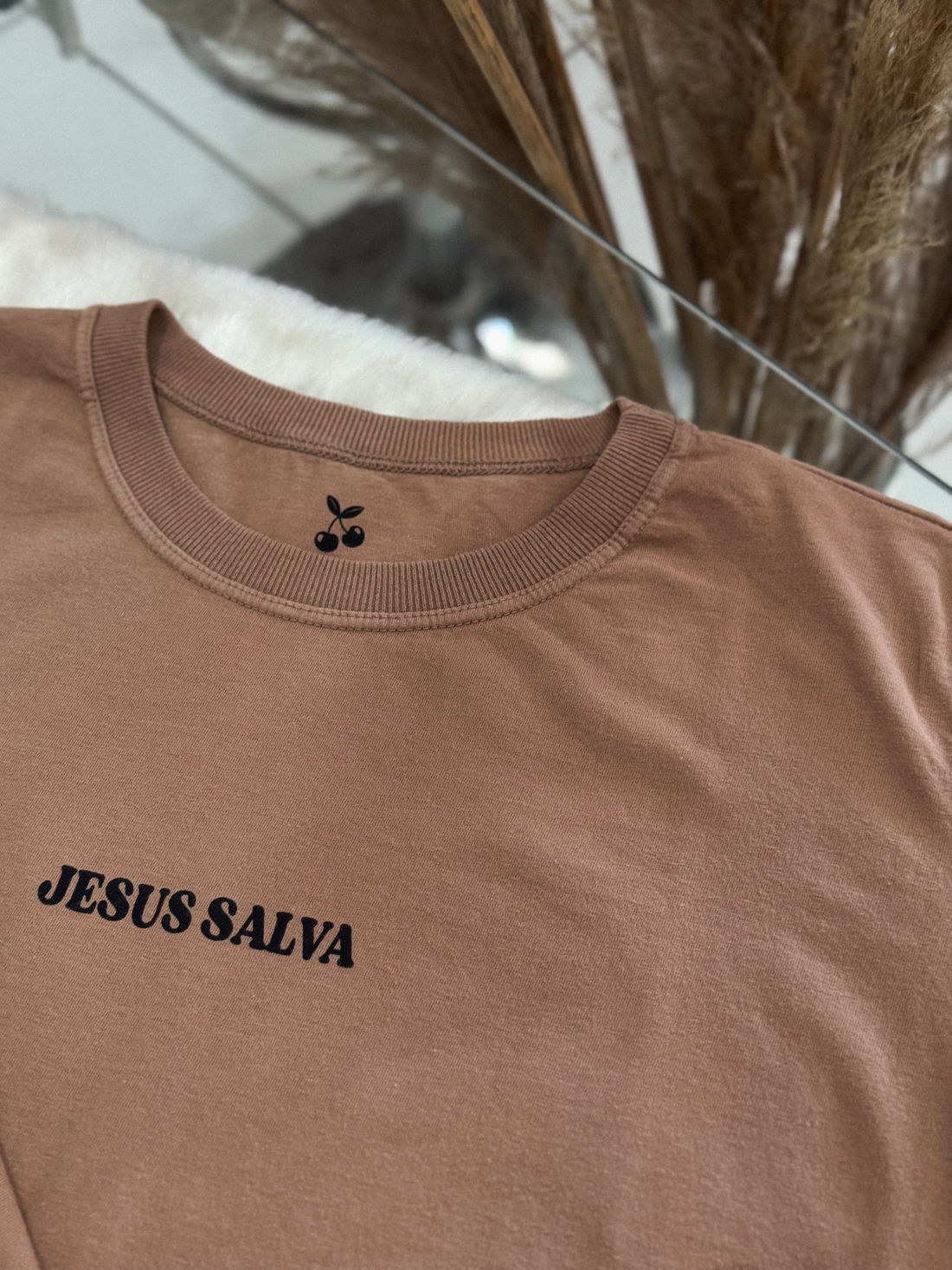 Tshirt Premium - Jesus Salva - Marrom Claro Tshirt Premium - Jesus Salva - Marrom Claro