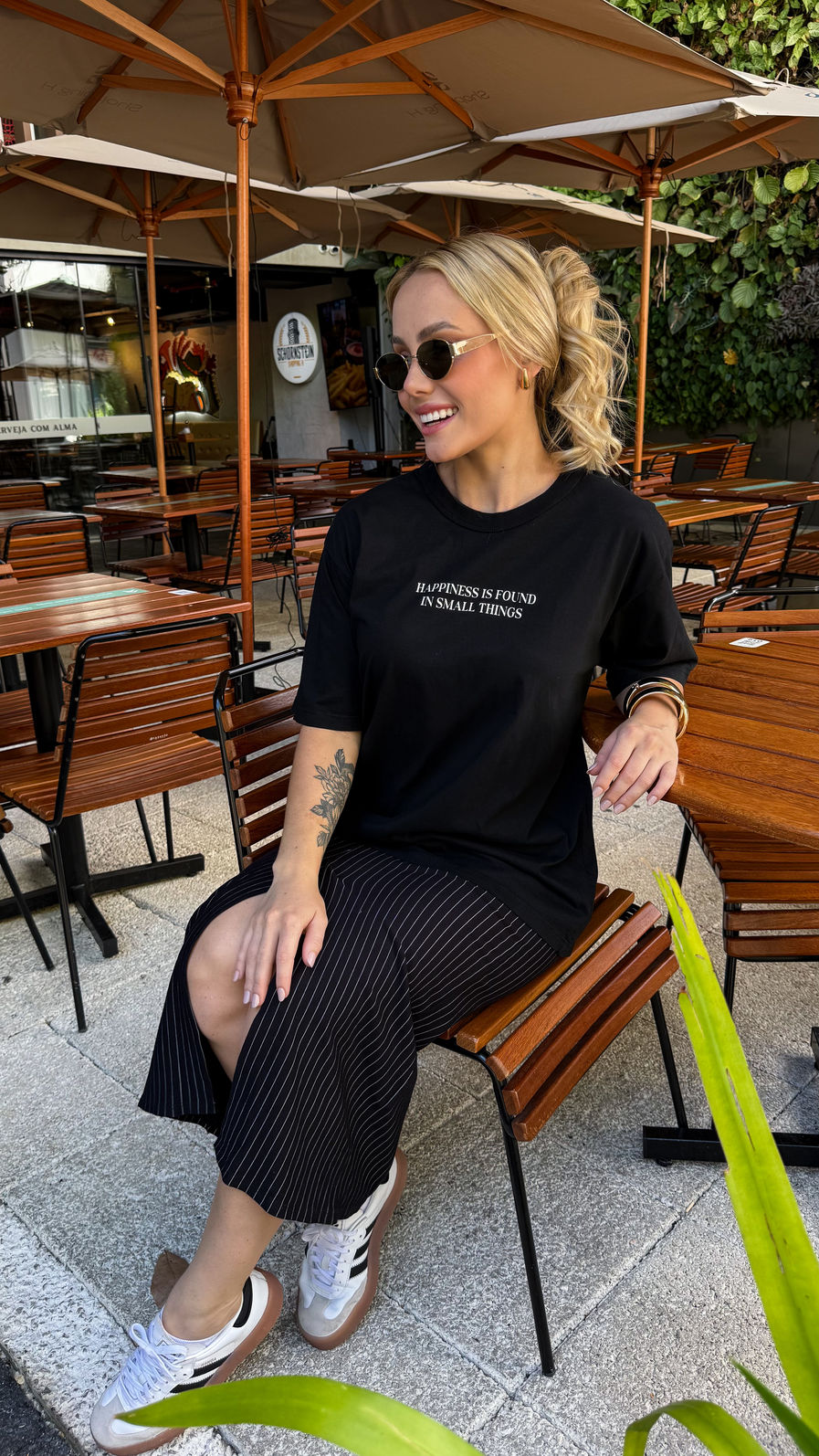 T-shirt Oversized - Happiness - Preta
