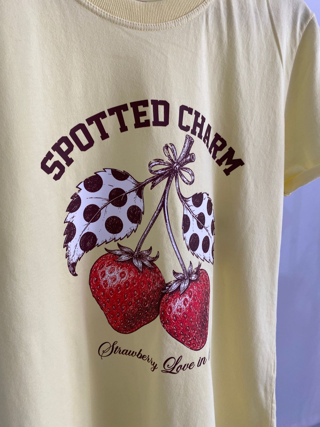 Tshirt Premium - Spotted Charm Morango - Amarelo Manteiga