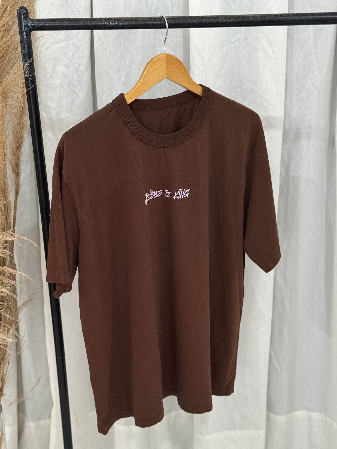 T-shirt Oversized - Jesus is King - Marrom