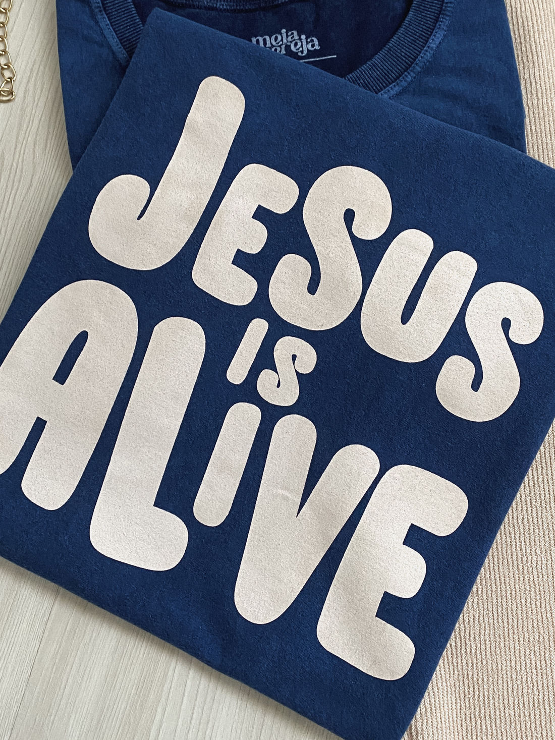 Tshirt Premium - Jesus is Alive - Azul Marmorizado Tshirt Premium - Jesus is Alive - Azul Marmorizado