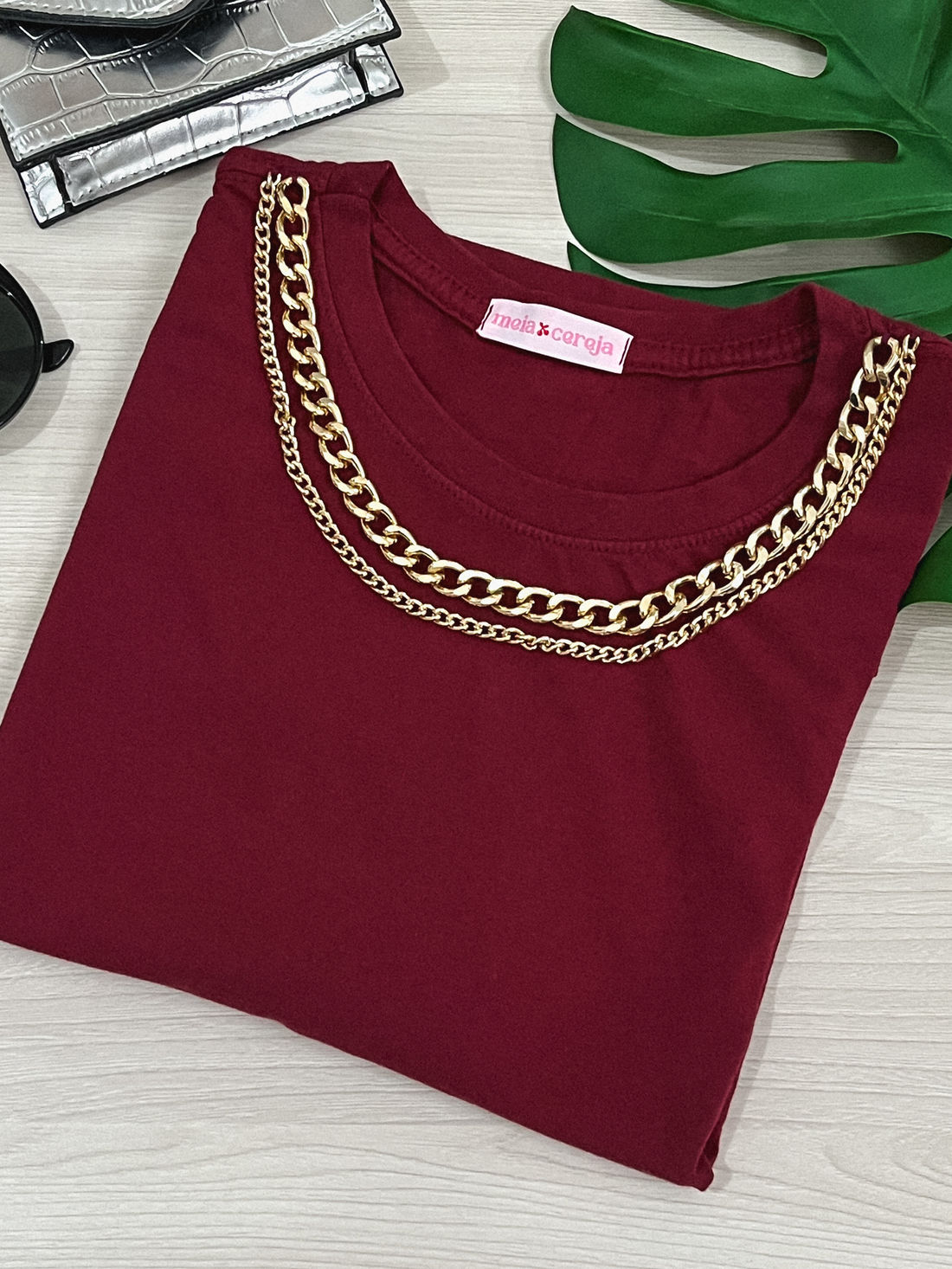 Tshirt Basic - Detalhe de corrente - Vermelho Cereja Tshirt Basic - Detalhe de corrente - Vermelho Cereja