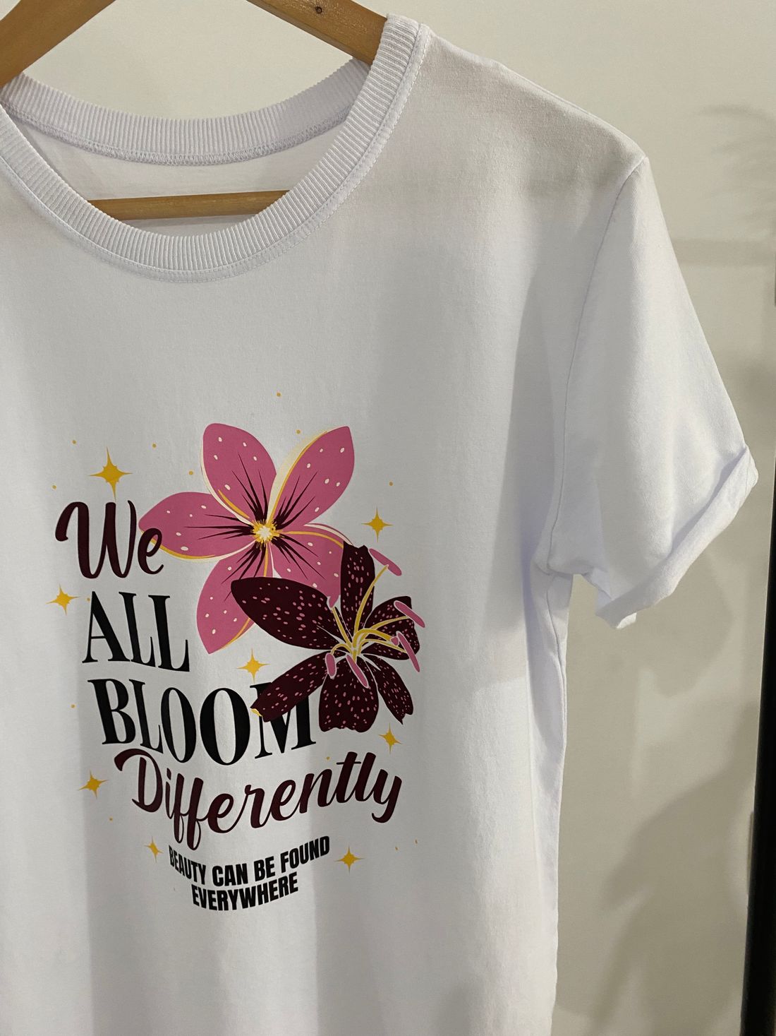 Tshirt Premium - We all Bloom - Branca Tshirt Premium - We all Bloom - Branca