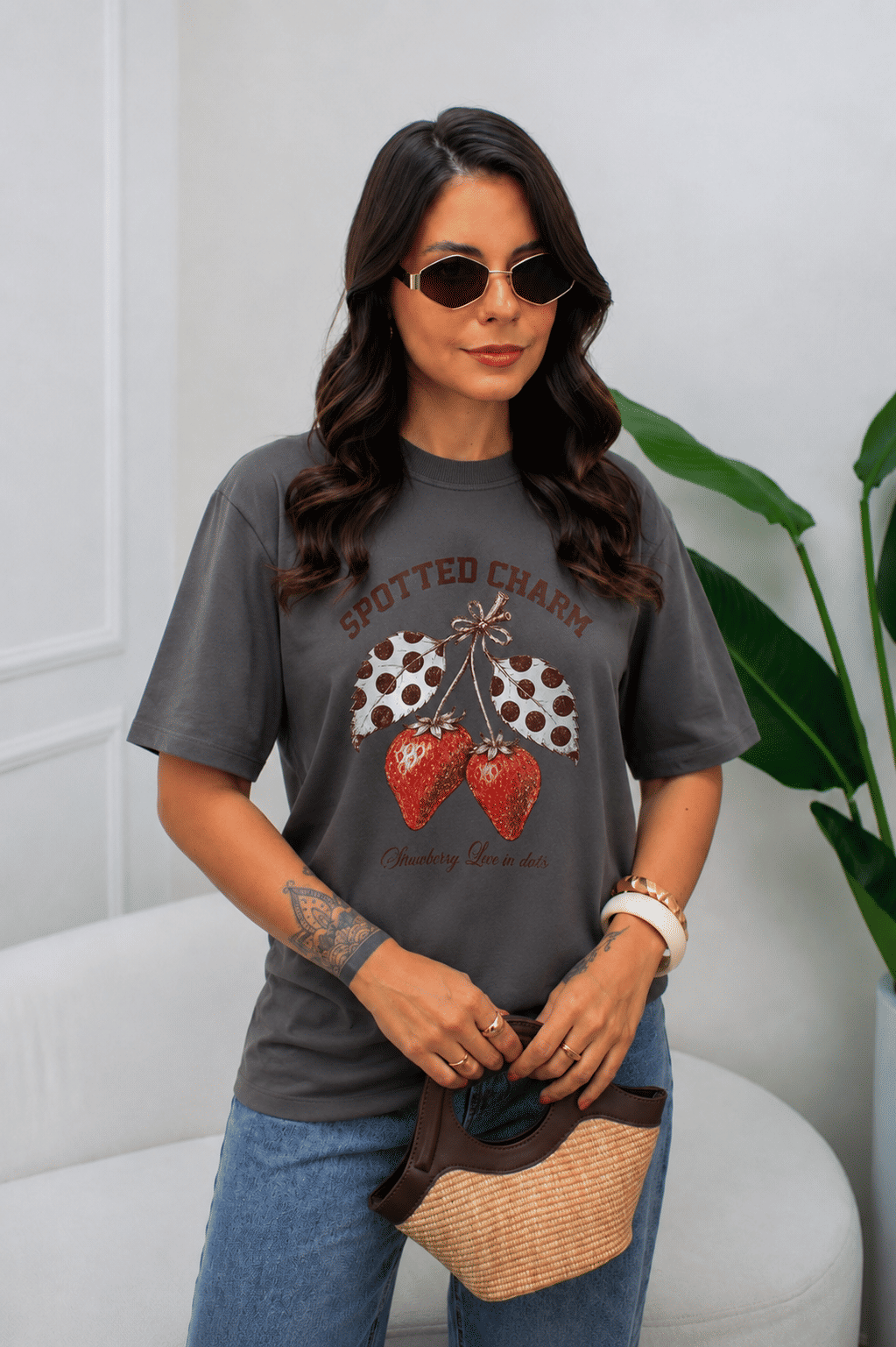Tshirt Premium - Spotted Charm Morango - Cinza
