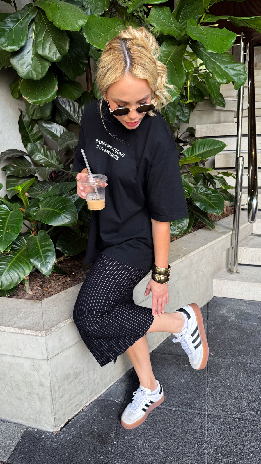 T-shirt Oversized - Happiness - Preta