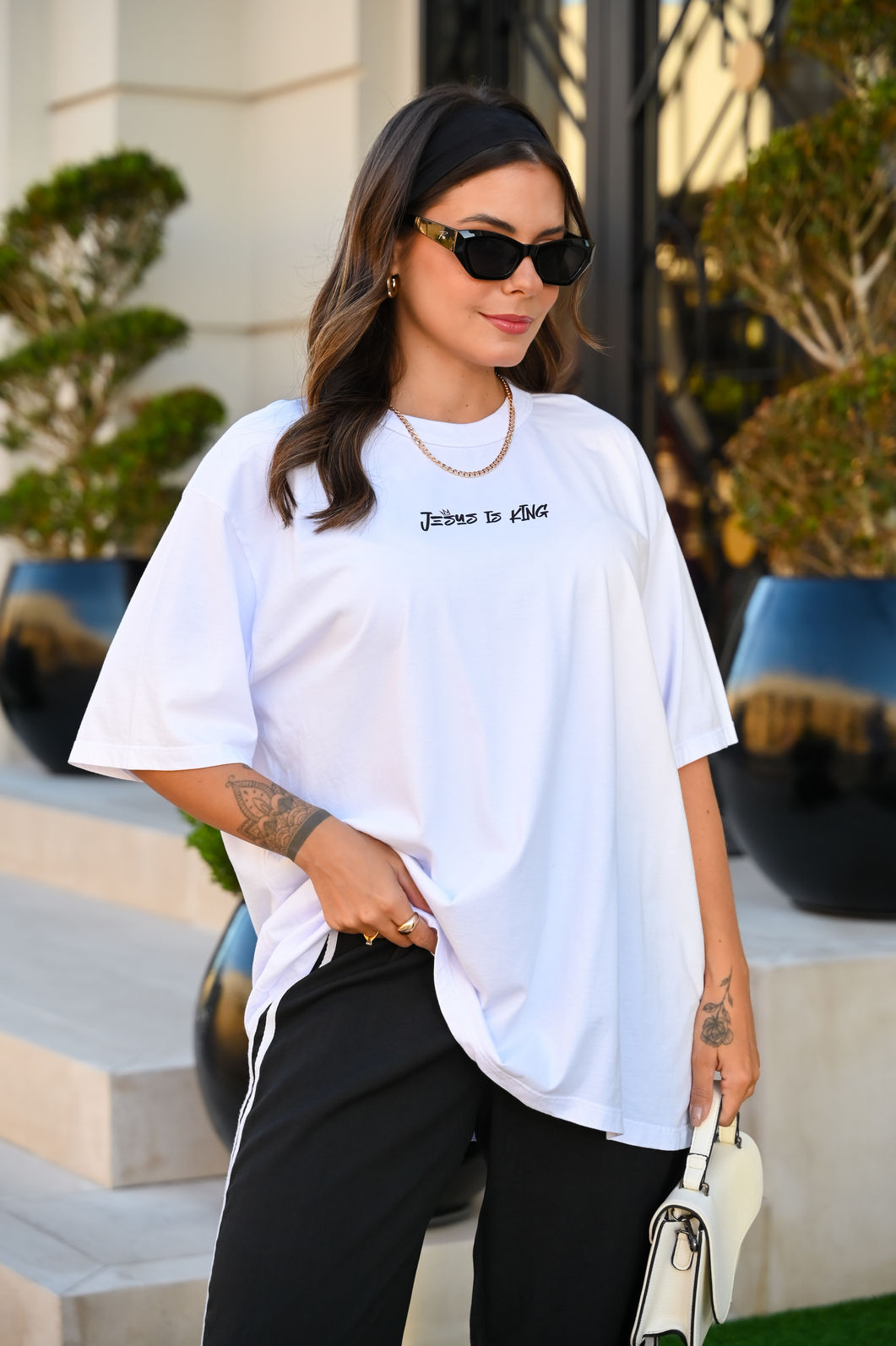 T-shirt Oversized - Jesus is King - Branca