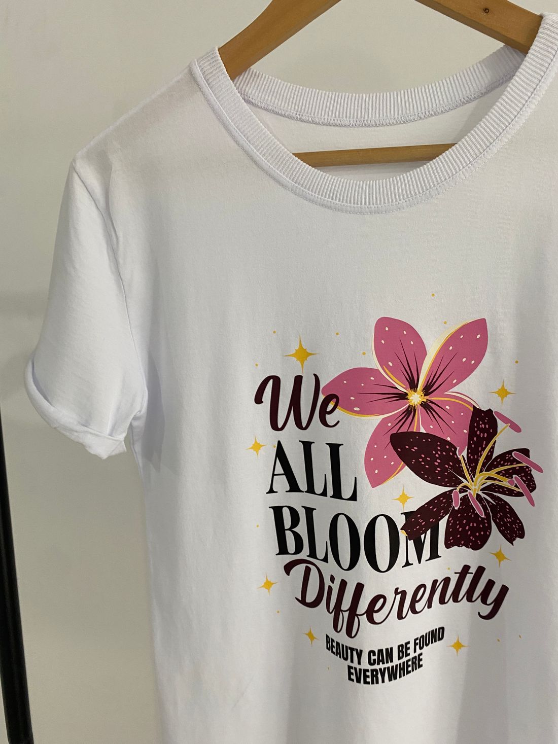 Tshirt Premium - We all Bloom - Branca Tshirt Premium - We all Bloom - Branca