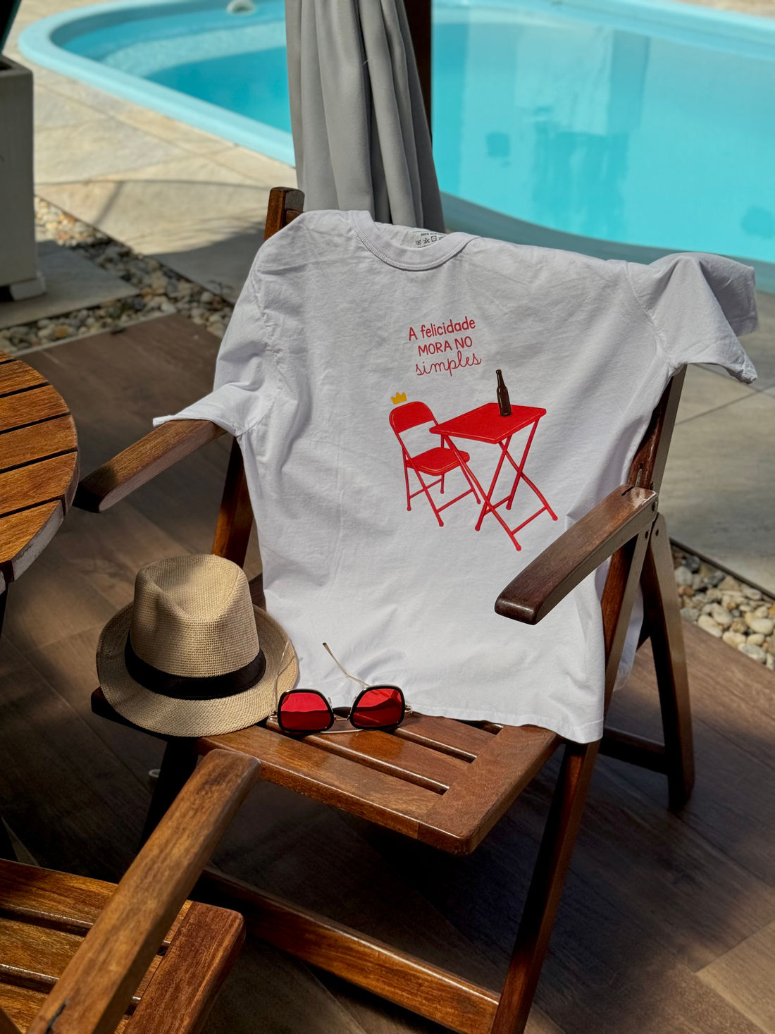 T-shirt Oversized - A Felicidade Mora no Simples DTF - Branca T-shirt Oversized - A Felicidade Mora no Simples DTF - Branca