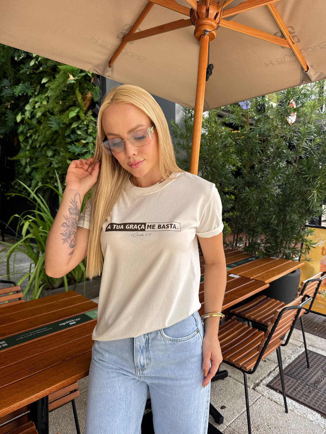 Tshirt Premium - Tua graça me basta - Off White Tshirt Premium - Tua graça me basta - Off White