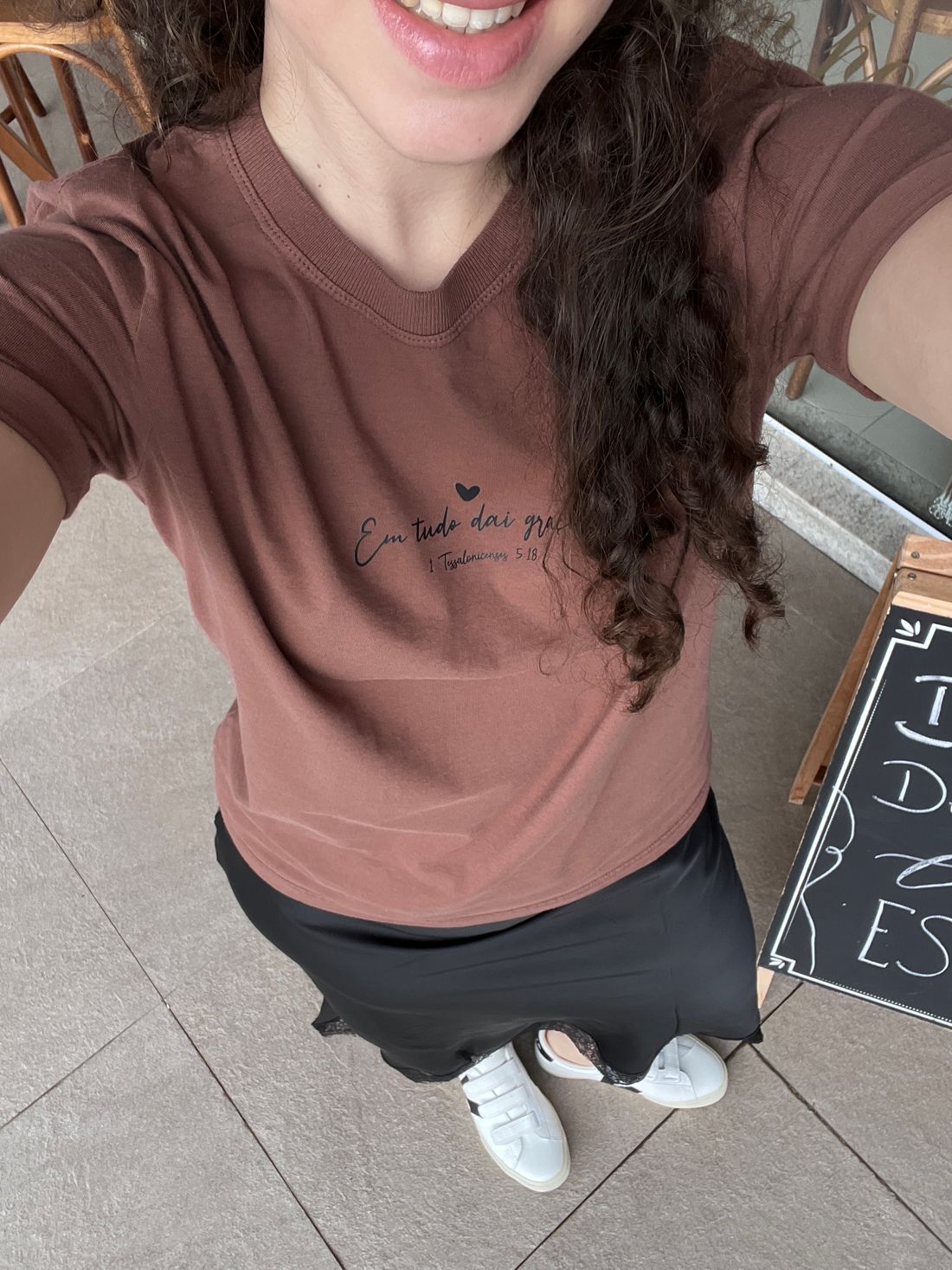 Tshirt Premium - Em tudo dai Graças - Marrom Tshirt Premium - Em tudo dai Graças - Marrom