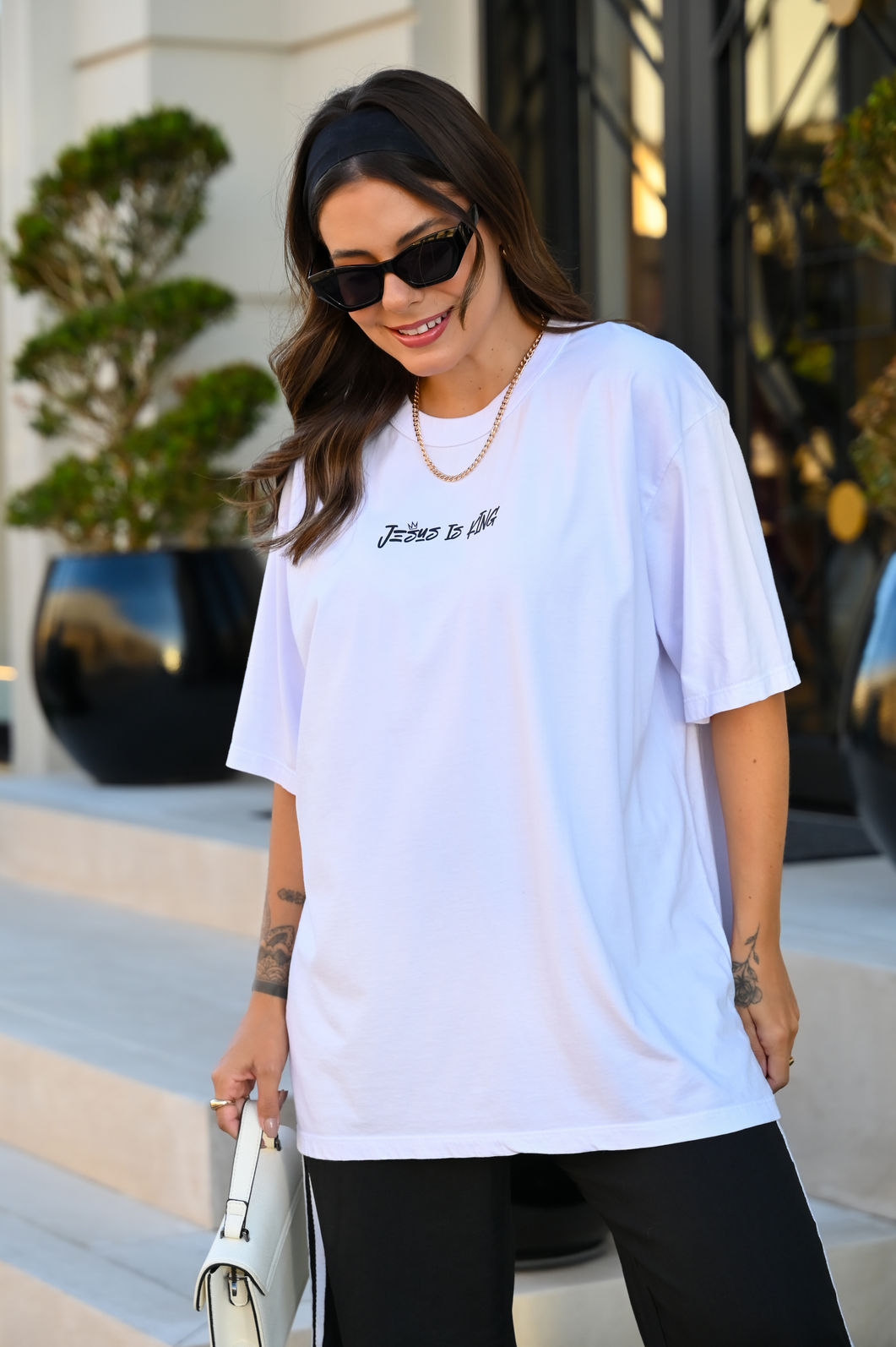 T-shirt Oversized - Jesus is King - Branca