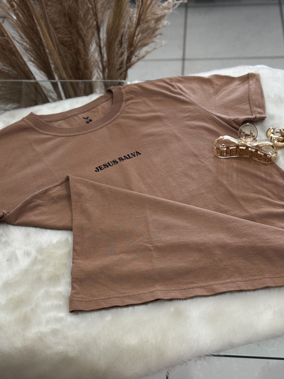 Tshirt Premium - Jesus Salva - Marrom Claro Tshirt Premium - Jesus Salva - Marrom Claro