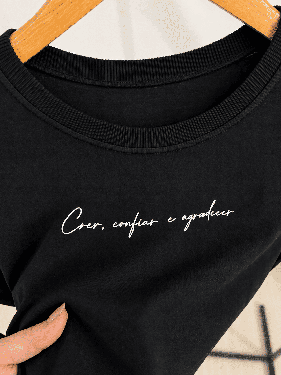 Tshirt Premium - Crer Confiar e Agradecer - Preta Tshirt Premium - Crer Confiar e Agradecer - Preta