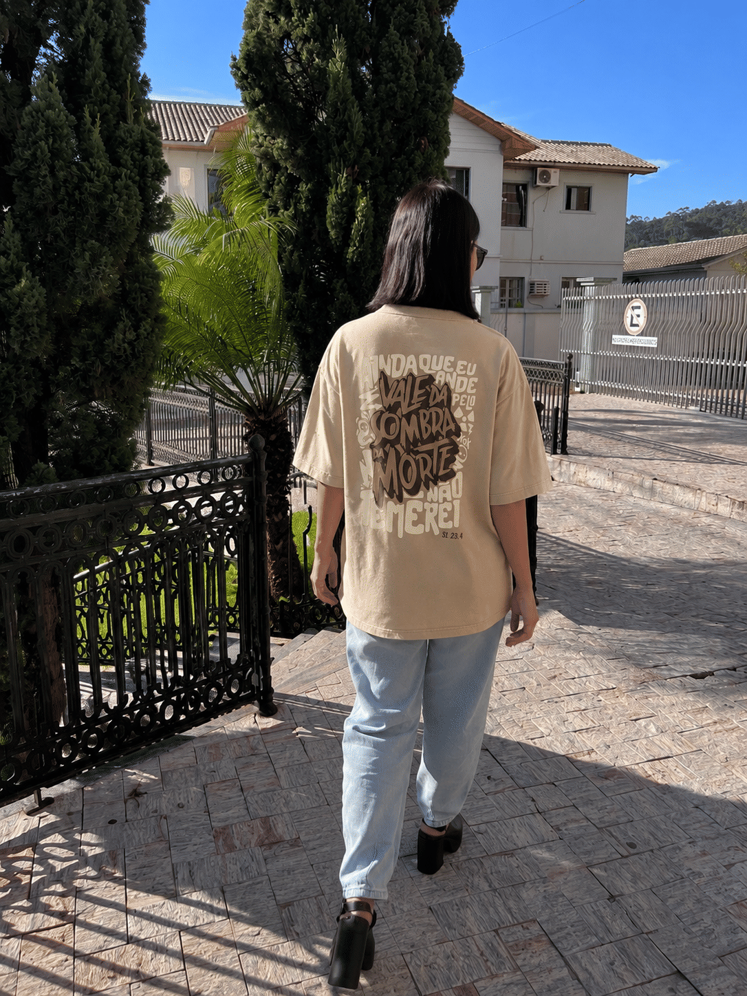 Tshirt Oversized - Salmos 23:4 - Bege Tshirt Oversized - Salmos 23:4 - Bege