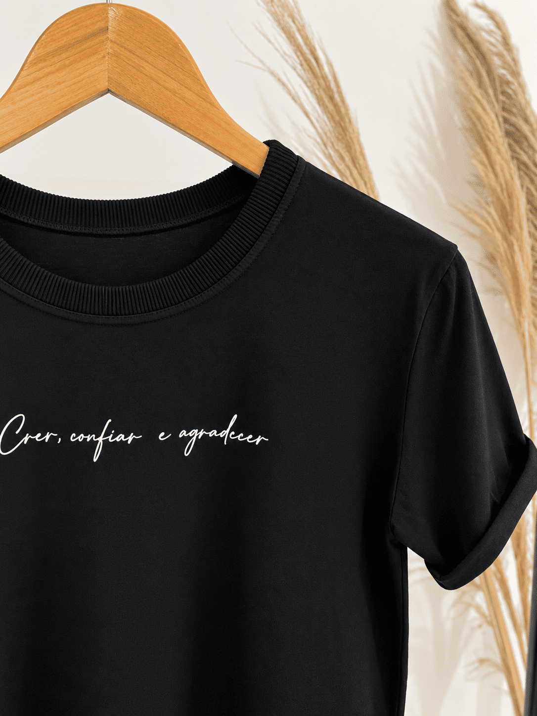 Tshirt Premium - Crer Confiar e Agradecer - Preta Tshirt Premium - Crer Confiar e Agradecer - Preta