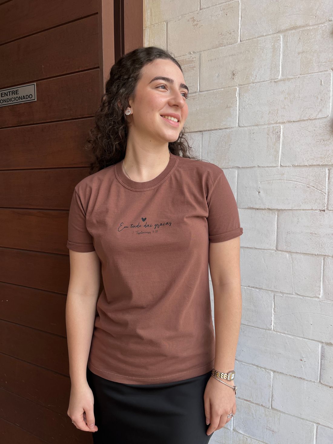 Tshirt Premium - Em tudo dai Graças - Marrom Tshirt Premium - Em tudo dai Graças - Marrom