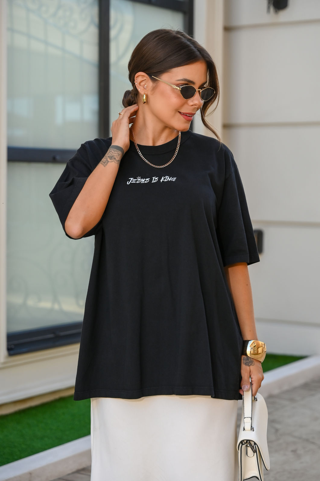 T-shirt Oversized - Jesus is King - Preta