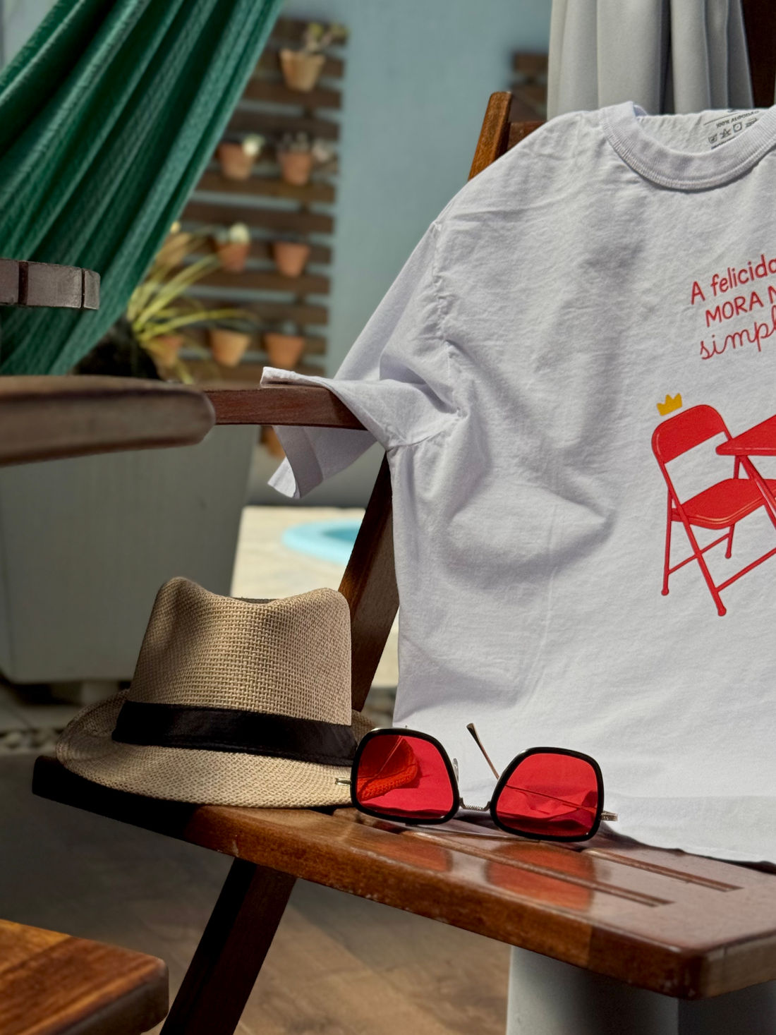 T-shirt Oversized - A Felicidade Mora no Simples DTF - Branca T-shirt Oversized - A Felicidade Mora no Simples DTF - Branca