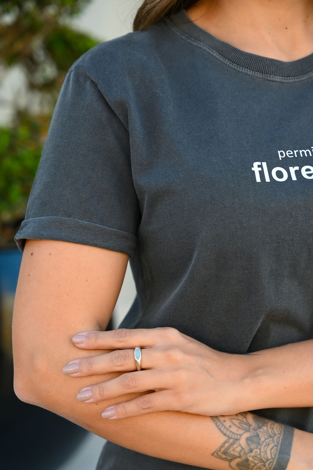 Tshirt Premium - Permita-se Florescer - Cinza estonado