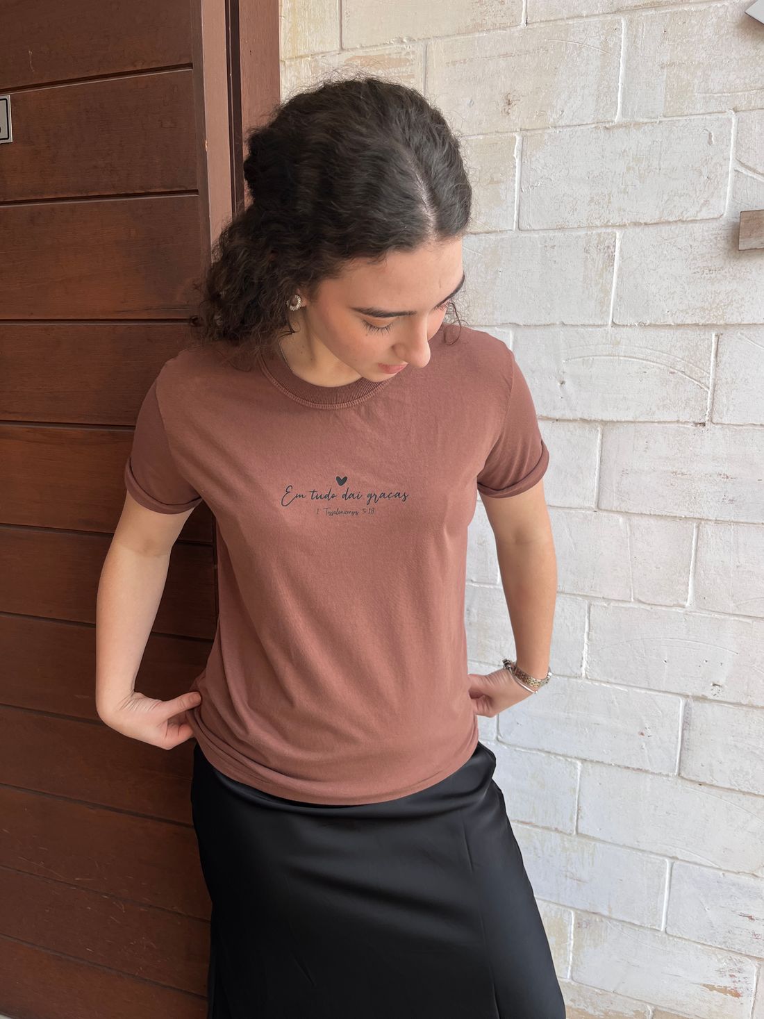 Tshirt Premium - Em tudo dai Graças - Marrom Tshirt Premium - Em tudo dai Graças - Marrom