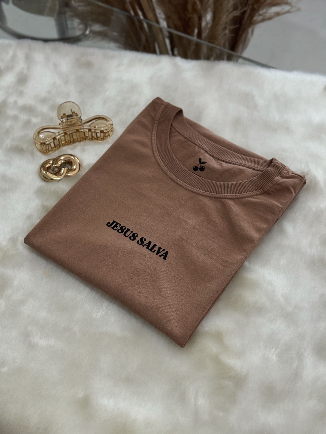 Tshirt Premium - Jesus Salva - Marrom Claro Tshirt Premium - Jesus Salva - Marrom Claro