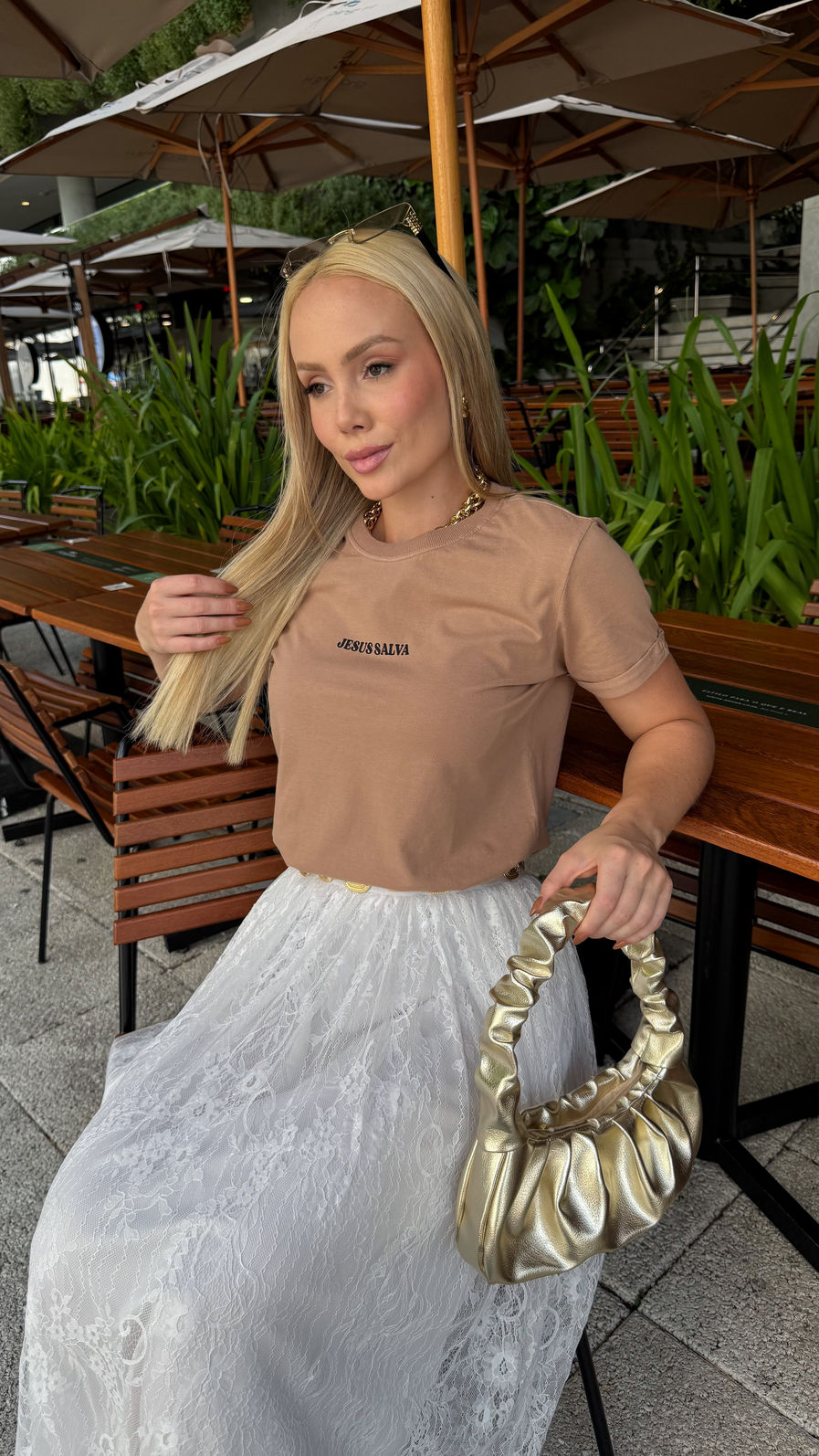 Tshirt Premium - Jesus Salva - Marrom Claro Tshirt Premium - Jesus Salva - Marrom Claro