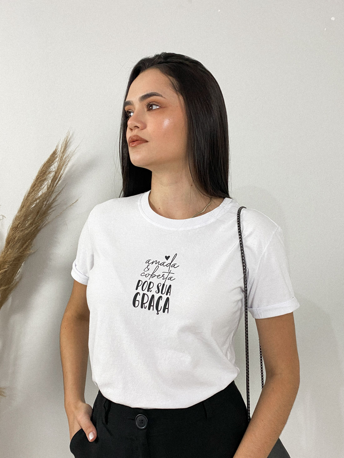 Tshirt Premium - Amada e Coberta Por Sua Graça - Branca Tshirt Premium - Amada e Coberta Por Sua Graça - Branca