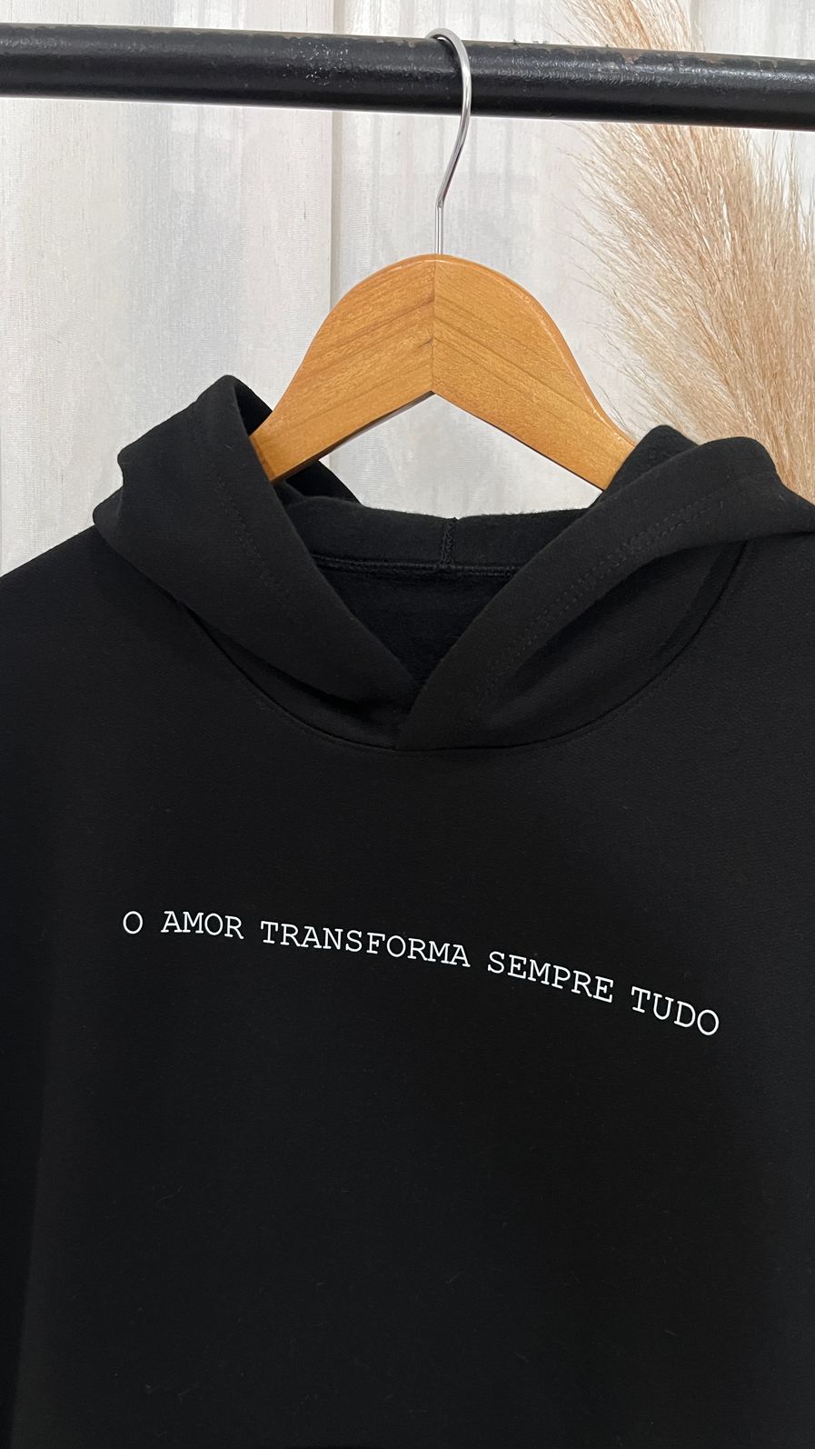 Blusa de Moletom Com Touca e Bolso - Estampado Frase - Preto Blusa de Moletom Com Touca e Bolso - Estampado Frase - Preto